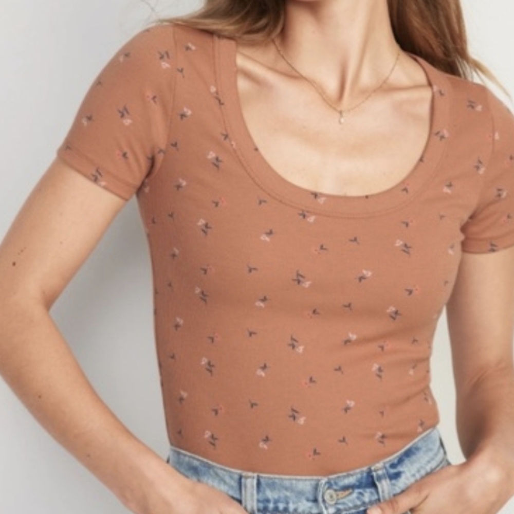 Old Navy Peach Scoop Neck Short Sleeve Tee with Tiny Floral Print